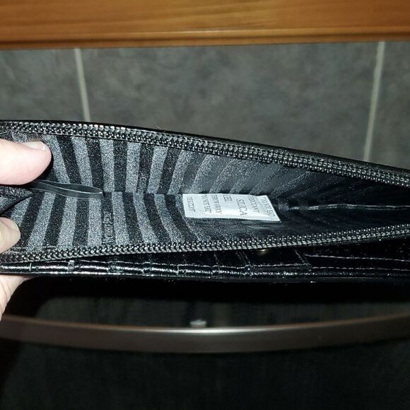 Victoria secret wristlet NWOT - Picture 4 of 4